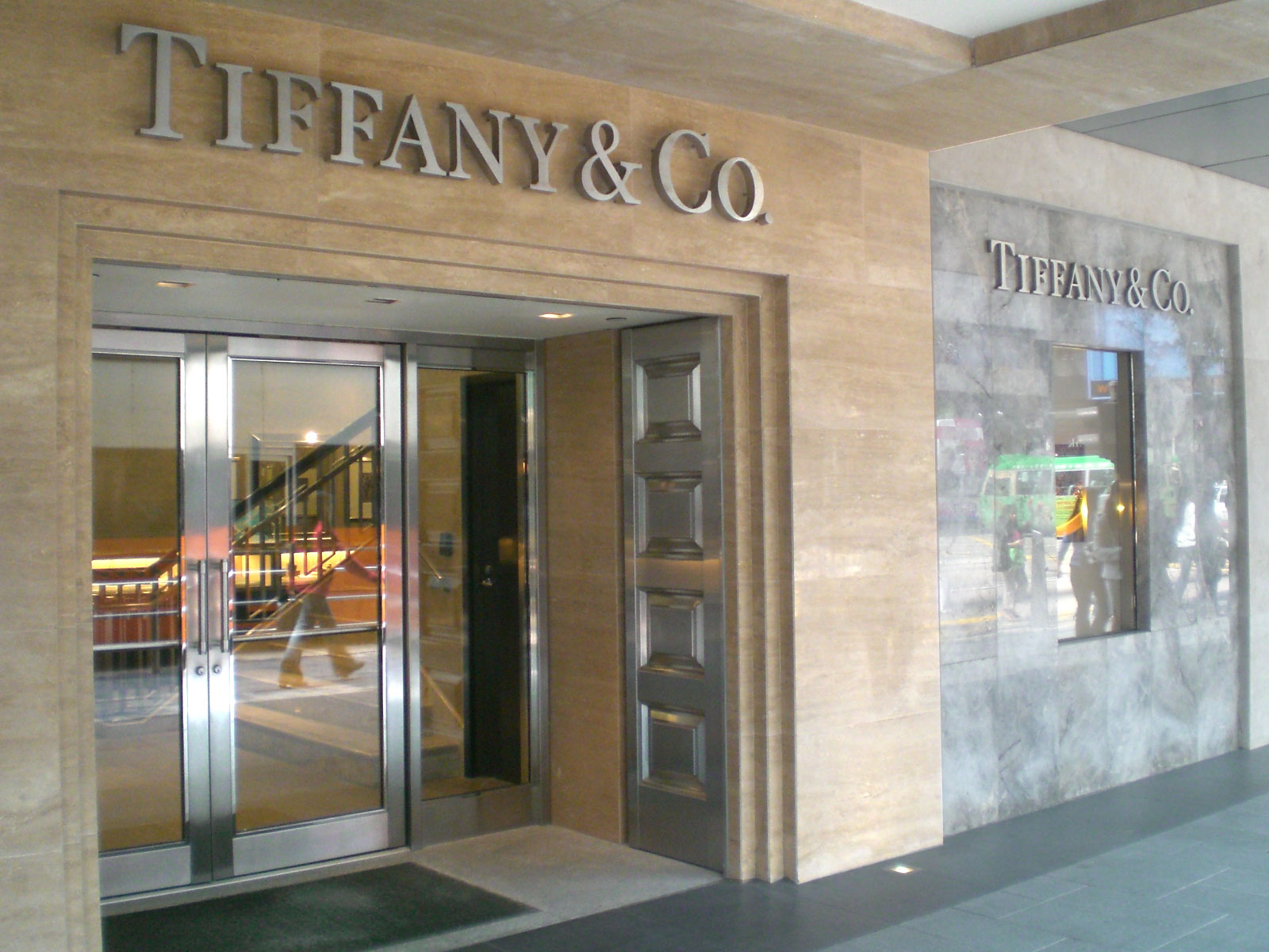 HK_Central_Landmark_Mall_Tiffany_&_Co_a
