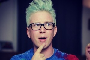 19-tyler-oakley-gif-reactions-for-everyday-situat-2-15902-1418745459-3_dblbig