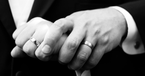 gay-wedding-rings-marriage-hands